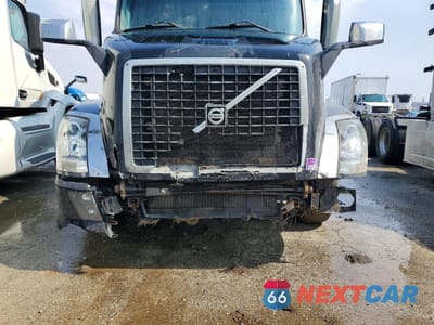 Zdjęcie 9 z 10 samochodu: 2007 VOLVO VN VNL VIN:4V4NC9GH17N446088 - miniatura