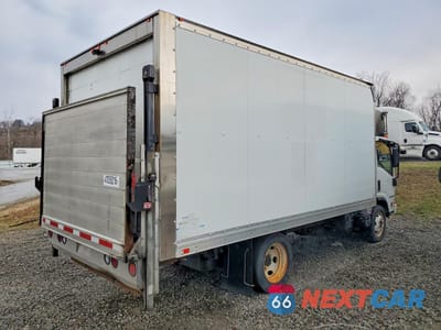 Trzecie zdjęcie samochodu z tyłu: 2018 ISUZU NPR HD BOX TRUCK VIN:54DC4W1B3JS805769 - miniatura