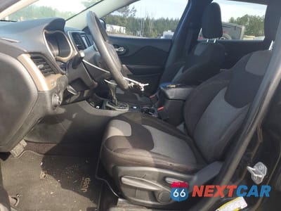 Zdjęcie 7 z 12 samochodu: 2018 JEEP CHEROKEE LATITUDE VIN:1C4PJLCB0JD615197 - miniatura