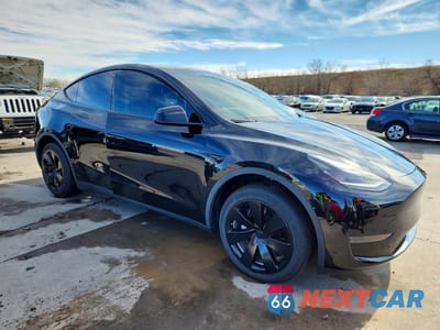 Czwarte zdjęcie samochodu z boku: 2024 TESLA MODEL Y VIN:7SAYGDED4RF051939 - miniatura