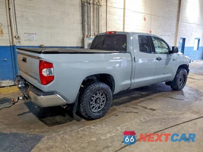 Trzecie zdjęcie samochodu z tyłu: 2018 TOYOTA TUNDRA SR5 VIN:5TFUW5F15JX717693 - miniatura
