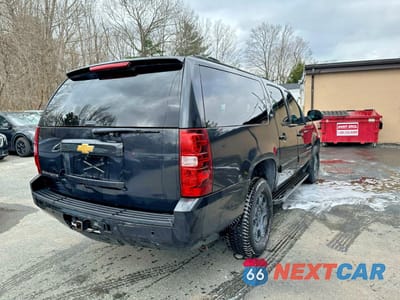 Czwarte zdjęcie samochodu z boku: 2013 CHEVROLET SUBURBAN K1500 LT VIN:1GNSKJE78DR138778 - miniatura