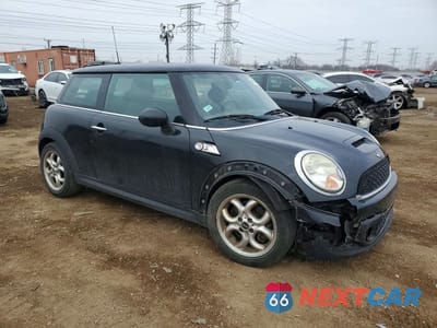 Czwarte zdjęcie samochodu z boku: 2011 MINI COOPER S VIN:WMWSV3C54BTY10233 - miniatura
