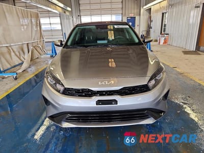 Piąte zdjęcie samochodu w środku: 2024 KIA FORTE LXS VIN:3KPF24AD4RE840042 - miniatura