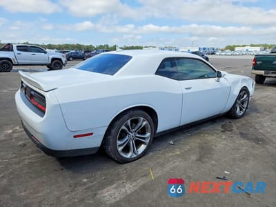 Trzecie zdjęcie samochodu z tyłu: 2020 DODGE CHALLENGER GT VIN:2C3CDZJG7LH132680 - miniatura