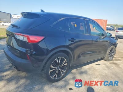 Trzecie zdjęcie samochodu z tyłu: 2021 FORD ESCAPE SE VIN:1FMCU0BZ5MUA07100 - miniatura