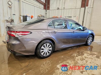 Trzecie zdjęcie samochodu z tyłu: 2020 TOYOTA CAMRY HYBRID LE VIN:4T1C31AK4LU532855 - miniatura