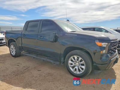 Czwarte zdjęcie samochodu z boku: 2023 CHEVROLET SILVERADO C1500 CUSTOM VIN:3GCPABEK4PG210642 - miniatura