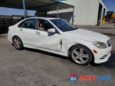 Czwarte zdjęcie samochodu z boku: 2011 MERCEDES-BENZ C 300 VIN:WDDGF5EBXBR156815 - miniatura