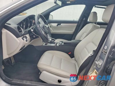 Zdjęcie 7 z 13 samochodu: 2014 MERCEDES-BENZ C 250 VIN:WDDGF4HB2ER306555 - miniatura