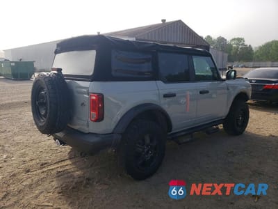 Trzecie zdjęcie samochodu z tyłu: 2021 FORD BRONCO BASE VIN:1FMEE5DH6MLA99055 - miniatura