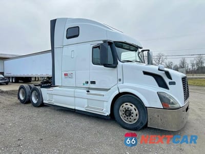 2018 VOLVO VN VNL 4V4NC9EH9JN896145 - główne zdjęcie licytacji z USA - miniatura