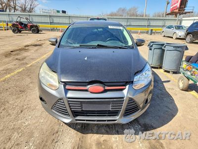Piąte zdjęcie samochodu w środku: 2014 FORD FOCUS SE VIN:1FADP3F24EL209034 - miniatura