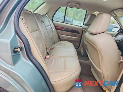 Zdjęcie 10 z 12 samochodu: 2005 MERCURY GRAND MARQUIS GS VIN:2MEFM74WX5X613238 - miniatura