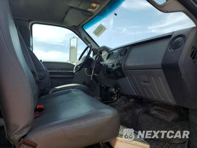 Piąte zdjęcie samochodu w środku: 2015 FORD F650 SUPER DUTY CHIPPER TRUCK VIN:3FRNX6HD7FV643900 - miniatura