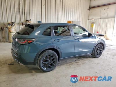 Trzecie zdjęcie samochodu z tyłu: 2024 HONDA HR-V SPORT VIN:3CZRZ2H53RM759349 - miniatura