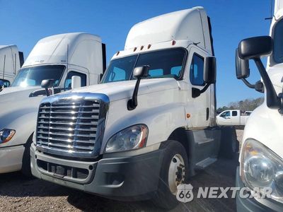 Drugie zdjęcie samochodu z przodu: 2016 FREIGHTLINER CASCADIA 125 SEMI TRUCK VIN:1FUBGEDV8GLHC5658 - miniatura