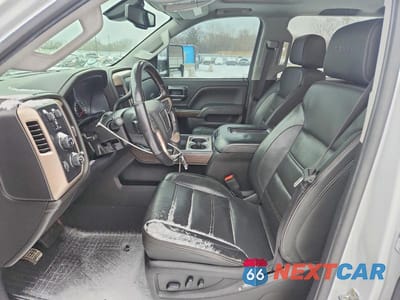 Zdjęcie 7 z 12 samochodu: 2019 GMC SIERRA K2500 DENALI VIN:1GT12SEY6KF144192 - miniatura