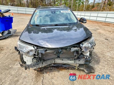 Piąte zdjęcie samochodu w środku: 2018 TOYOTA RAV4 XLE VIN:JTMRFREV0JJ252180 - miniatura