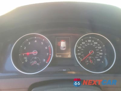 Zdjęcie 9 z 12 samochodu: 2015 VOLKSWAGEN GTI VIN:3VW4T7AU4FM044315 - miniatura