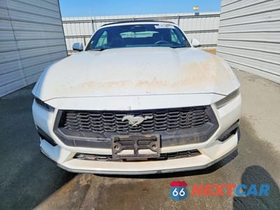 Piąte zdjęcie samochodu w środku: 2025 FORD MUSTANG VIN:1FAGP8UHXS5113491 - miniatura