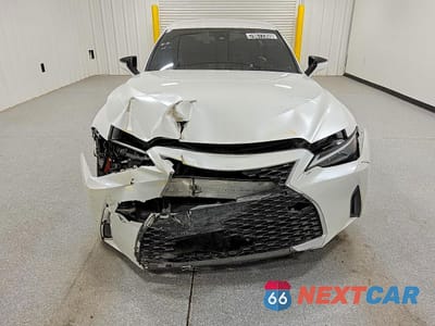 Piąte zdjęcie samochodu w środku: 2021 LEXUS IS 300 BASE VIN:JTHAA1D21M5112056 - miniatura