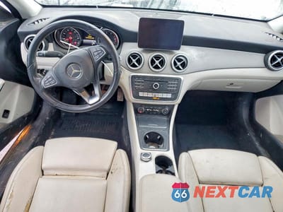 Zdjęcie 8 z 13 samochodu: 2019 MERCEDES-BENZ CLA 250 4MATIC VIN:WDDSJ4GB2KN711215 - miniatura