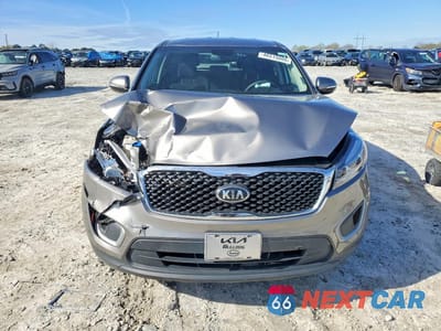 Piąte zdjęcie samochodu w środku: 2018 KIA SORENTO L VIN:5XYPG4A37JG418545 - miniatura