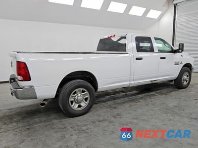 Trzecie zdjęcie samochodu z tyłu: 2018 RAM 2500 ST VIN:3C6UR4HLXJG325580 - miniatura