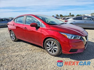 Czwarte zdjęcie samochodu z boku: 2020 NISSAN VERSA SV VIN:3N1CN8EV7LL832317 - miniatura