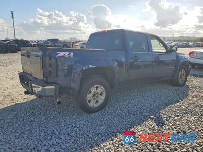 Trzecie zdjęcie samochodu z tyłu: 2011 CHEVROLET SILVERADO K1500 LT VIN:1GCPKSE37BF216306 - miniatura