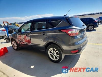 Drugie zdjęcie samochodu z przodu: 2017 FORD ESCAPE SE VIN:1FMCU0GD3HUC08917 - miniatura