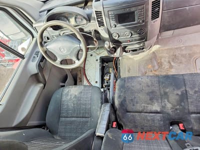 Zdjęcie 8 z 11 samochodu: 2014 MERCEDES BENZ SPRINTER 2500 VIN:WD3PE7DC2E5900576 - miniatura