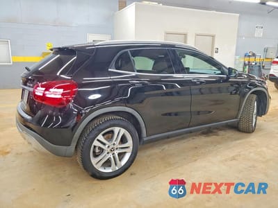 Trzecie zdjęcie samochodu z tyłu: 2019 MERCEDES-BENZ GLA 250 4MATIC VIN:WDCTG4GB9KJ592013 - miniatura