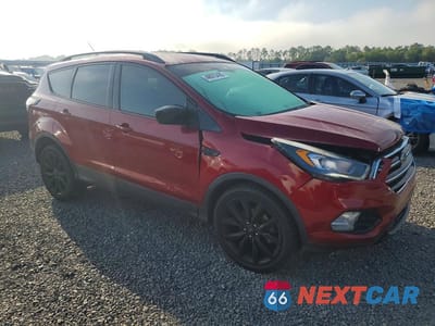 Czwarte zdjęcie samochodu z boku: 2018 FORD ESCAPE SE VIN:1FMCU0GD4JUB97772 - miniatura