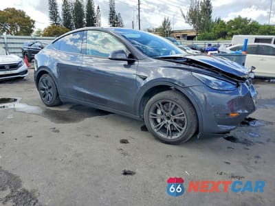 Czwarte zdjęcie samochodu z boku: 2024 TESLA MODEL Y VIN:7SAYGDED0RA329636 - miniatura