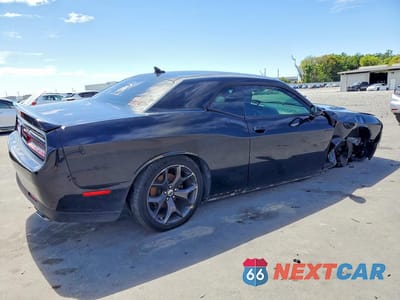 Trzecie zdjęcie samochodu z tyłu: 2018 DODGE CHALLENGER SXT VIN:2C3CDZAGXJH110881 - miniatura