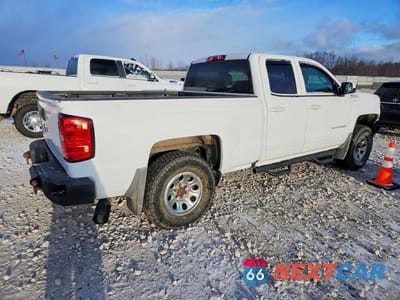 Trzecie zdjęcie samochodu z tyłu: 2017 CHEVROLET SILVERADO K1500 LT VIN:1GCVKREC7HZ379609 - miniatura
