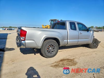 Trzecie zdjęcie samochodu z tyłu: 2017 TOYOTA TACOMA SR5 V6 VIN:5TFSZ5AN9HX113650 - miniatura