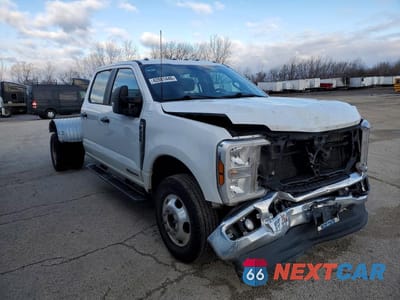Czwarte zdjęcie samochodu z boku: 2024 FORD F350 SUPER DUTY TRUCK CAB AND CHASSIS VIN:1FT8W3DT3REE10699 - miniatura
