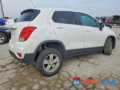 Trzecie zdjęcie samochodu z tyłu: 2021 CHEVROLET TRAX LS VIN:KL7CJNSB9MB351051 - miniatura