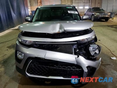 Piąte zdjęcie samochodu w środku: 2022 KIA SOUL LX VIN:KNDJ23AU5N7833258 - miniatura