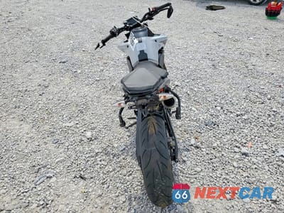 Czwarte zdjęcie samochodu z boku: 2023 KTM 790 DUKE VIN:LCETU7400PH700830 - miniatura
