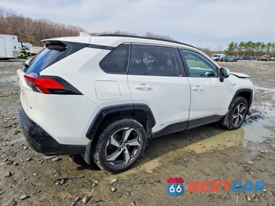 Trzecie zdjęcie samochodu z tyłu: 2021 TOYOTA RAV4 PRIME SE VIN:JTMAB3FV9MD050820 - miniatura