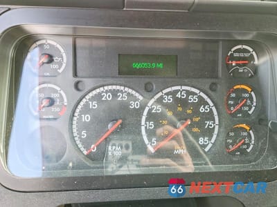 Zdjęcie 8 z 10 samochodu: 2018 FREIGHTLINER CASCADIA 125 SEMI TRUCK VIN:1FUJGLDR7JLJL4720 - miniatura