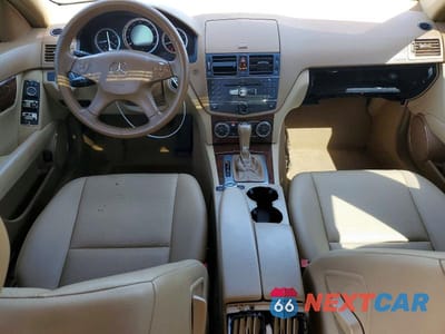 Zdjęcie 8 z 12 samochodu: 2008 MERCEDES-BENZ C 300 VIN:WDDGF54X38R012934 - miniatura