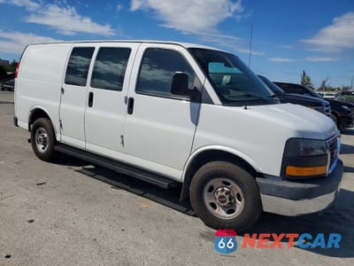 Czwarte zdjęcie samochodu z boku: 2015 GMC SAVANA G2500 VIN:1GTW7FCFXF1902960 - miniatura