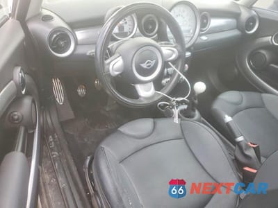 Zdjęcie 8 z 12 samochodu: 2008 MINI COOPER S VIN:WMWMF73558TT90049 - miniatura