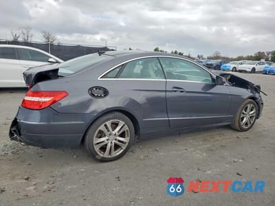 Trzecie zdjęcie samochodu z tyłu: 2010 MERCEDES-BENZ E 350 VIN:WDDKJ5GB0AF004838 - miniatura