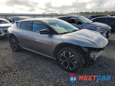 Czwarte zdjęcie samochodu z boku: 2023 KIA EV6 WIND VIN:KNDC34LA1P5610857 - miniatura